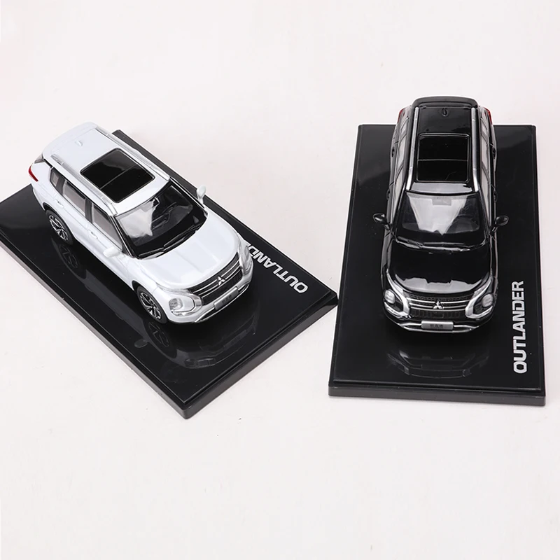 1:43 Outlander SUV Diecast Model Car Black/White 4 1:43 Outlander SUV Diecast Model Car Black/White - Image 4