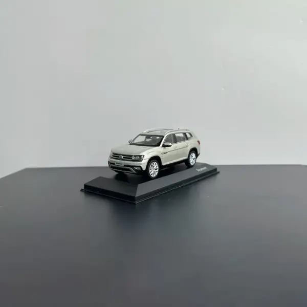 JERREN 1:43 Scale Diecast TERAMONT Car Model - Image 4