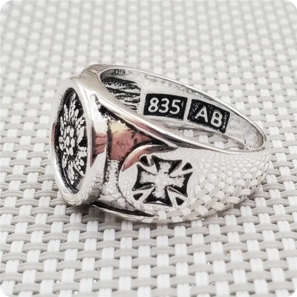 German WWII Style Antique Metal Ring - Image 3