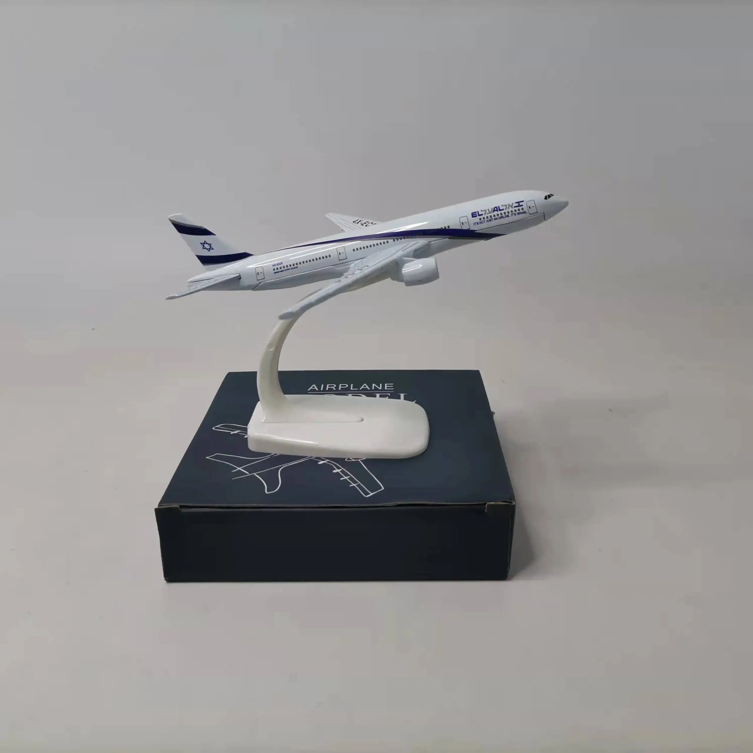 1:400 Diecast El Al B777 Model with Base 3 1:400 Diecast El Al B777 Model with Base - Image 3