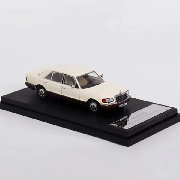 Diecast 1:64 560SEL W126 Alloy Car Model - Image 4