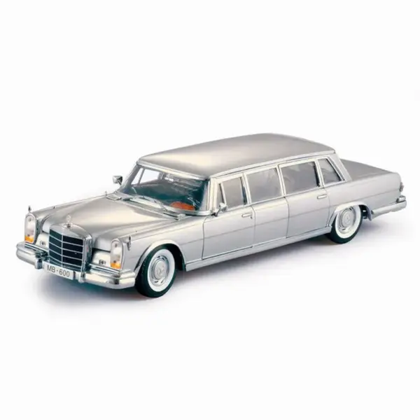 SunStar 1:18 Scale 1966 Pullman Alloy Classic Car Model - Image 5