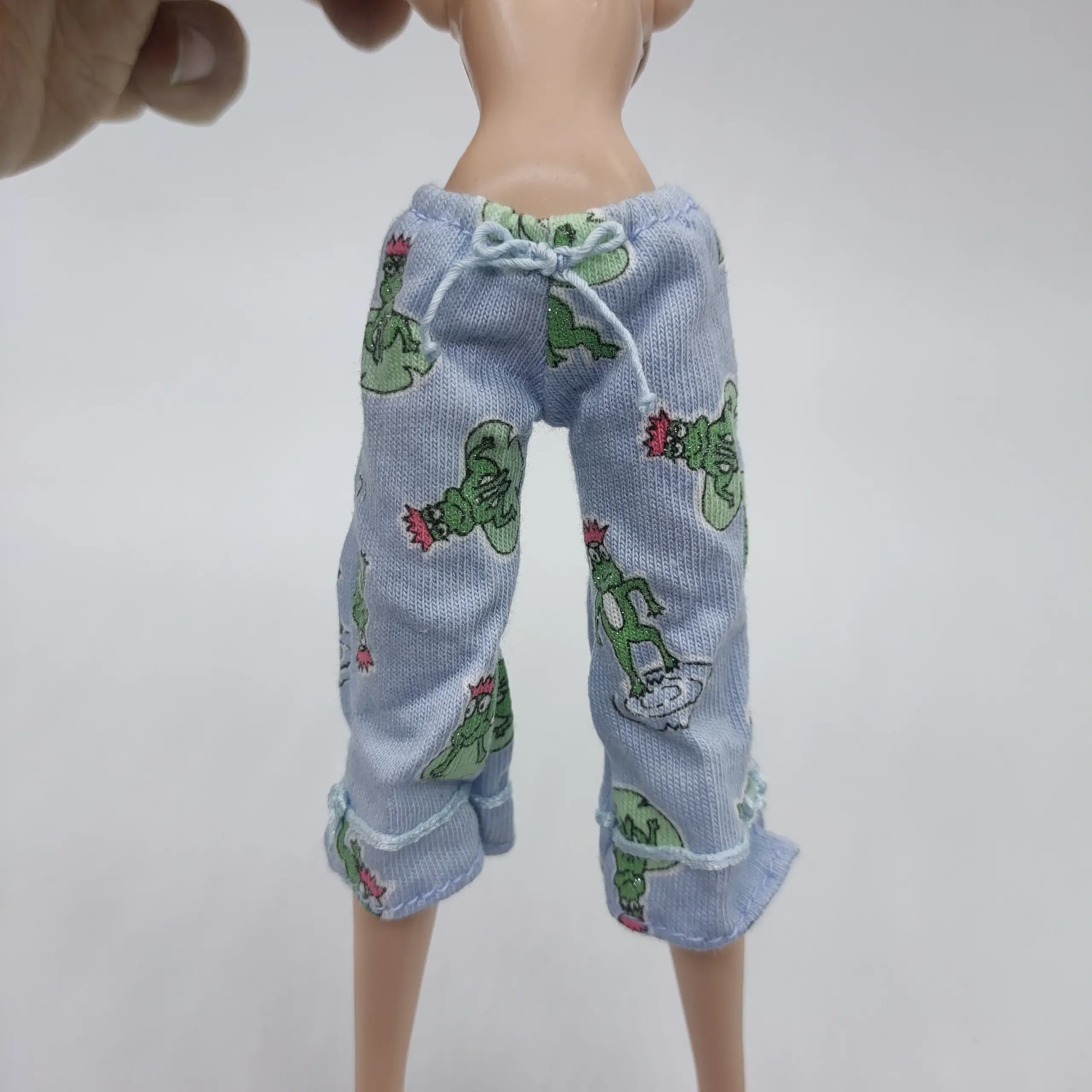Casual Jeans for 30cm Bratz and Monster High Dolls 14 Casual Jeans for 30cm Bratz and Monster High Dolls - Image 14