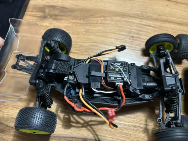 Losi 1/24 Micro-B 2WD Off-Road RC Buggy - Image 5