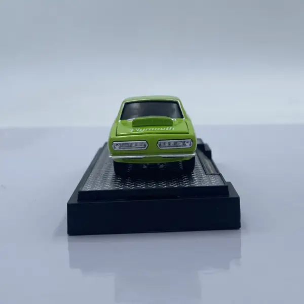 1:64 Scale Diecast 1968 Plymouth Barracuda Model - Image 3