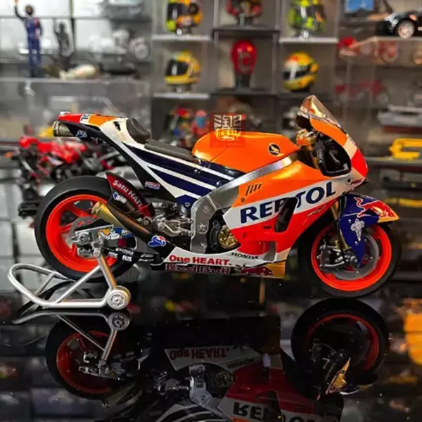 Diecast Honda RC213V 1/12 Replica Model - Image 3