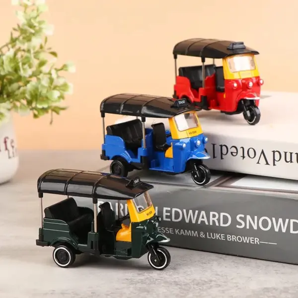 India Tuk Tuk Taxi Diecast Model 1:43 Scale - Image 2