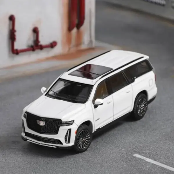 SHADOW PRO 1:64 Escalade ESV Diecast Model - Image 4