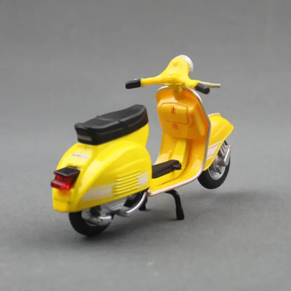 Vespa 200 Rally Diecast Motorcycle Model - Image 4