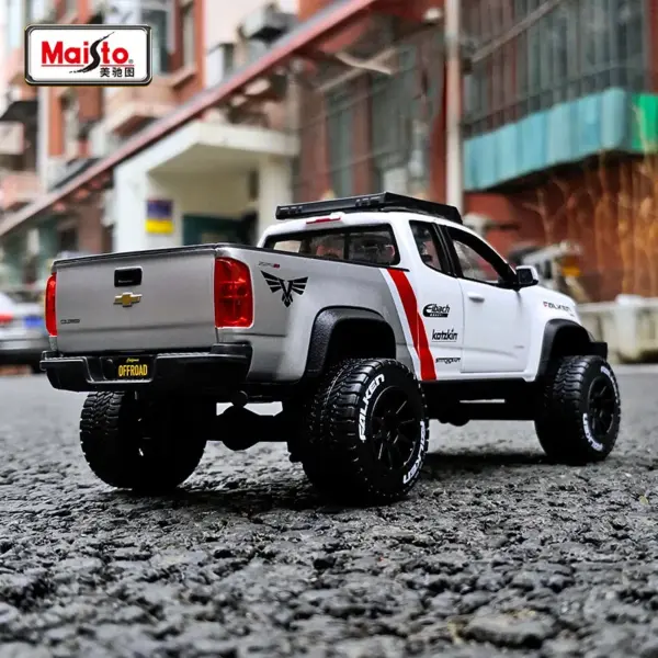 Maisto 1:27 Colorado ZR2 Alloy Off-Road Model - Image 2