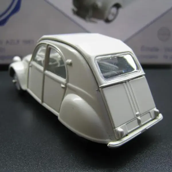 1/43 Scale 2CV AZLP Classic Alloy Model Car - Image 3