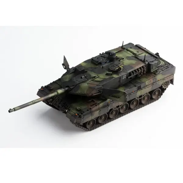 German Leopard 2A7 Tank Model 1:72 Scale - Image 3
