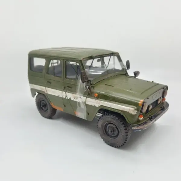 Desert Escape Classic Jeep Diecast Model - Image 2