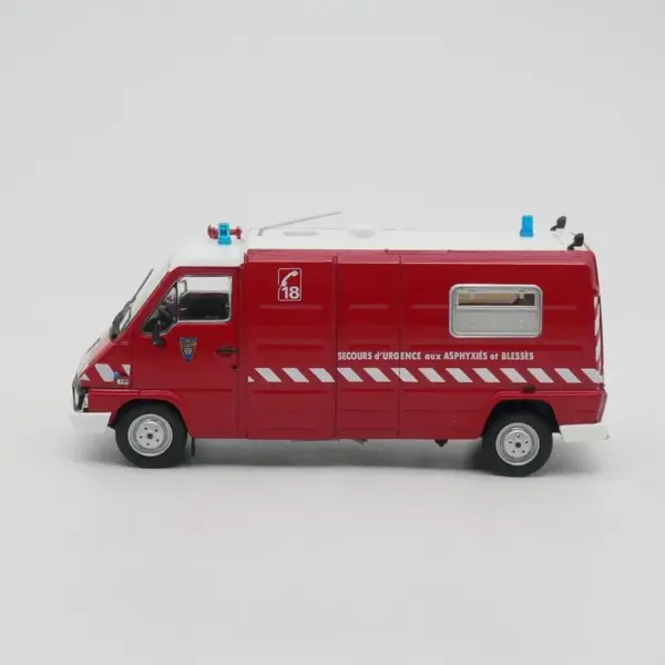 IXO 1:43 French Fire Rescue Vehicle Model - Image 2