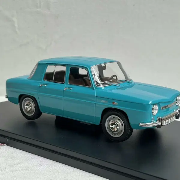 IXO 1:24 Scale Dacia 1100 1968 Diecast Car Model - Image 4
