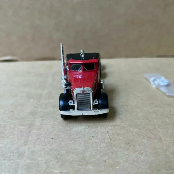 1:87 Scale HO Peterbilt 281 Model Truck - Image 3