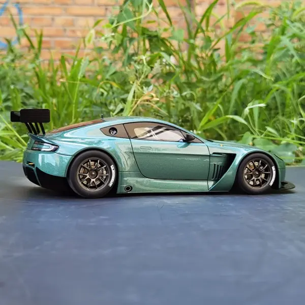 AUTOART 1:18 Aston Martin Vantage V12 GT3 Model - Image 3