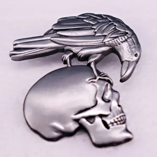 Crow Skull Metal Brooch for Unisex Fashion - Image 2