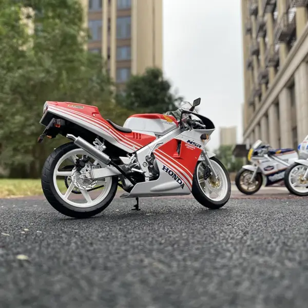 Diecast Honda NSR 250R SP R4 Model Car - Image 2