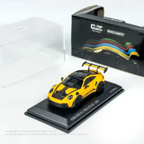 Minichamps Porsche 911 (992) GT3 RS Alloy Model Car - Image 8