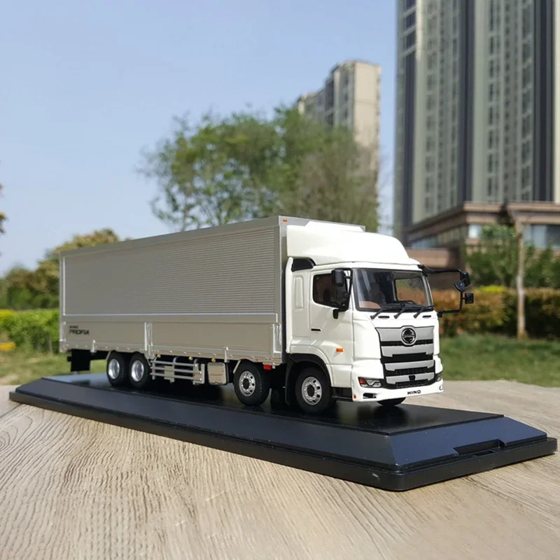 1:43 Scale JERREN HINO Truck Alloy Model 2 1:43 Scale JERREN HINO Truck Alloy Model - Image 2