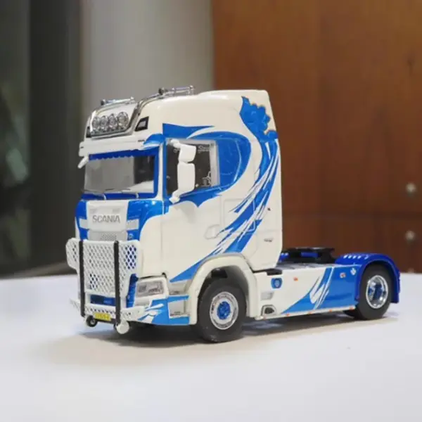 GCD 1/64 Scale Alloy Tractor Model Collectible - Image 5