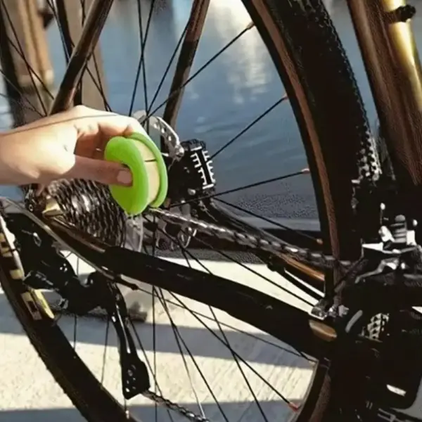 Bike Chain Lubricator for Maintenance and Cleaning - Image 4