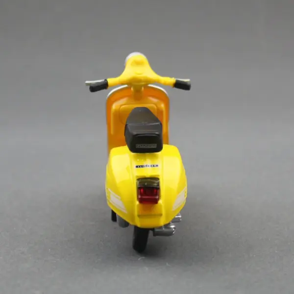 Vespa 200 Rally Diecast Motorcycle Model - Image 5