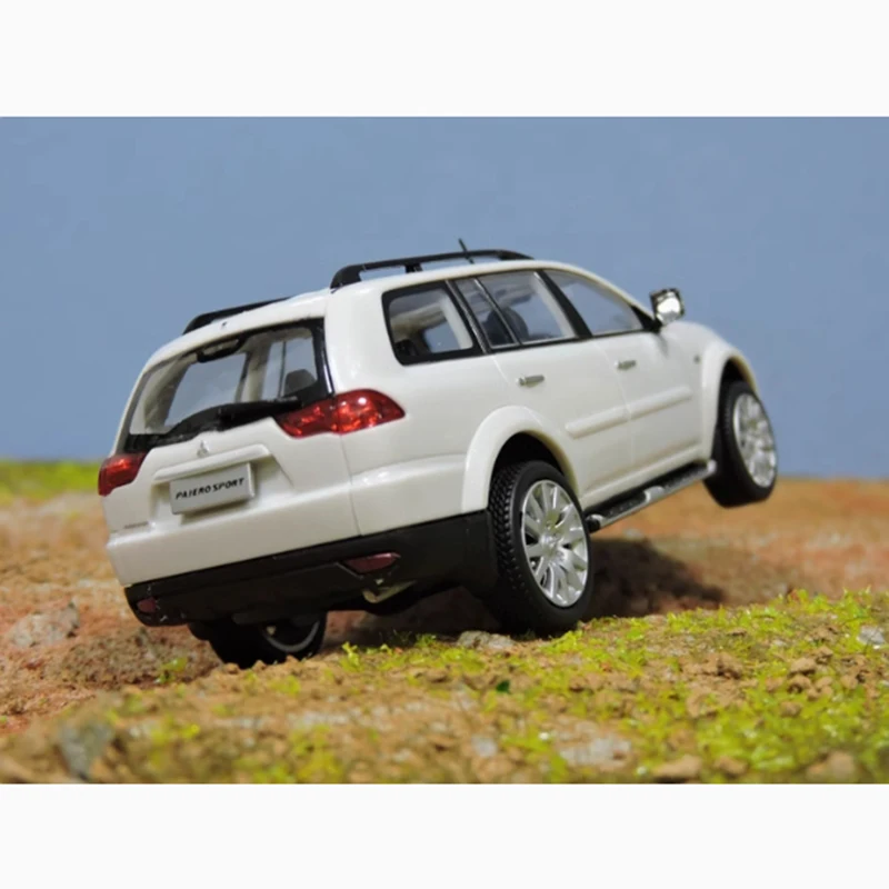 1:43 Resin Pajero SPORT Model Car Collection 4 1:43 Resin Pajero SPORT Model Car Collection - Image 4