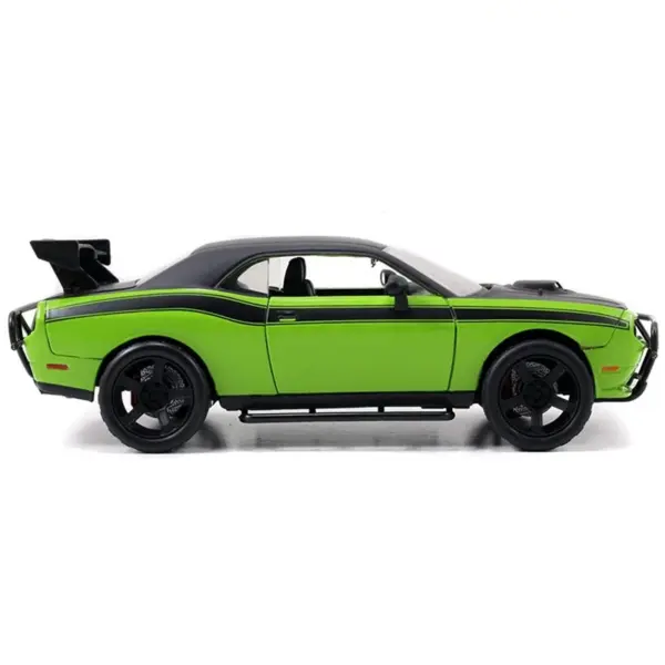 WELLY 1:24 Dodge Challenger SRT8 Diecast Model - Image 4