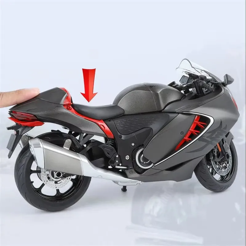 1:9 Suzuki Hayabusa GSX-1300R Alloy Diecast Motorcycle Model 4 1:9 Suzuki Hayabusa GSX-1300R Alloy Diecast Motorcycle Model - Image 4