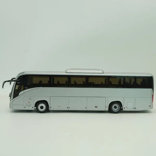1:42 Scale Yutong T12E Highway Bus Model - Image 3