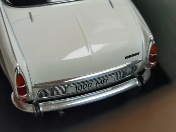 1:18 Scale SKODA 1000 MB Diecast Model Car - Image 5