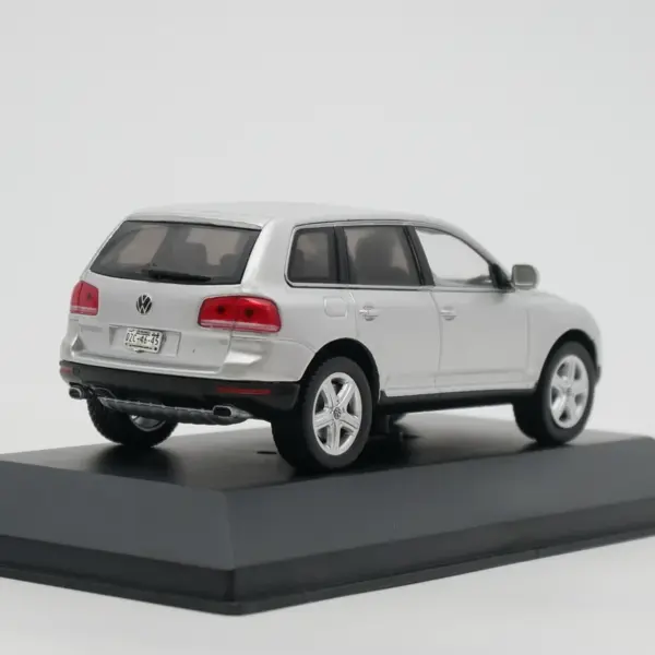 IXO 1:43 Scale Volkswagen Touareg 2007 Alloy Model - Image 4