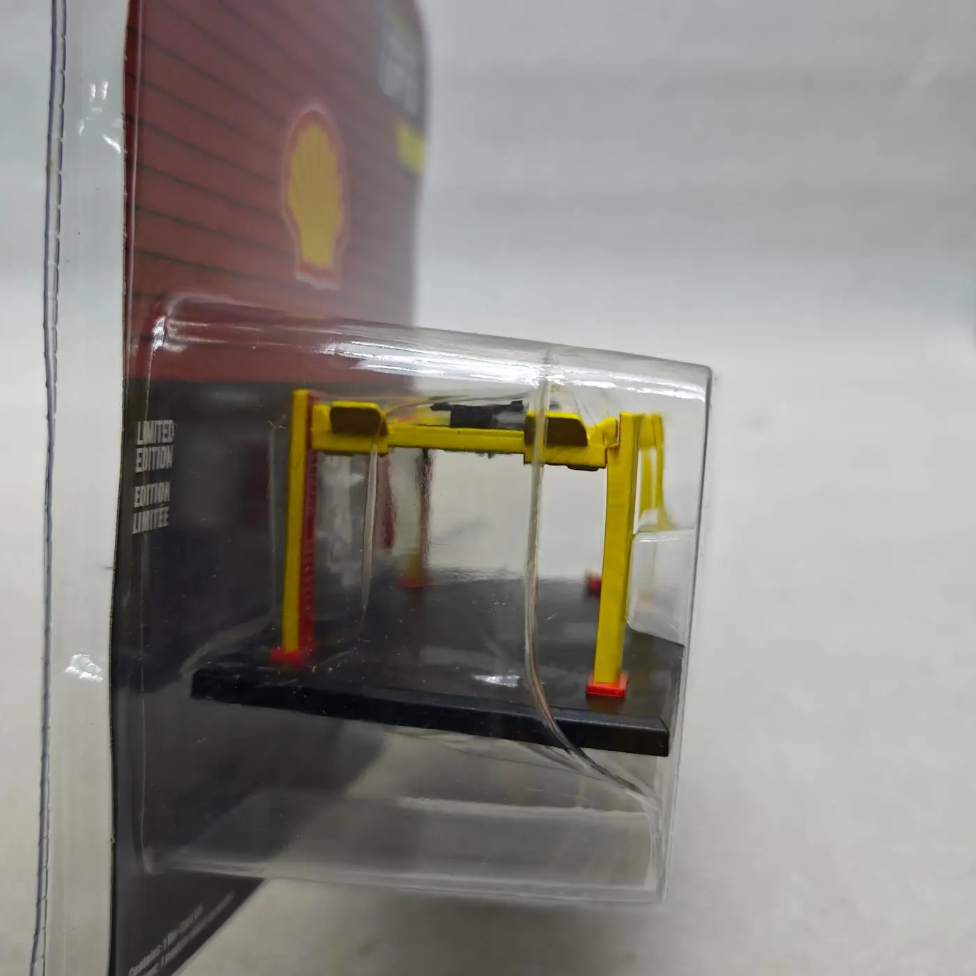 64 Shell Oil Lift Model Collectible 5 64 Shell Oil Lift Model Collectible - Image 5