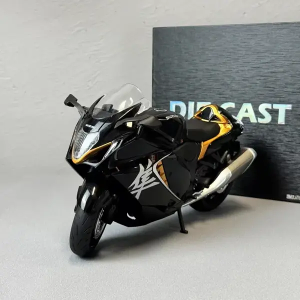 1:9 Suzuki Hayabusa GSX-1300R Diecast Motorcycle Model - Image 3
