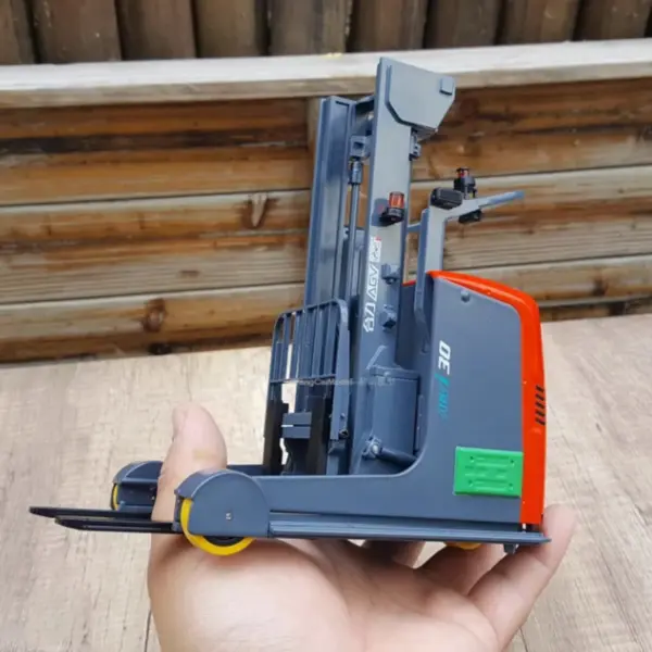 1:15 Scale HELI AGV Forklift Alloy Model for Display - Image 2