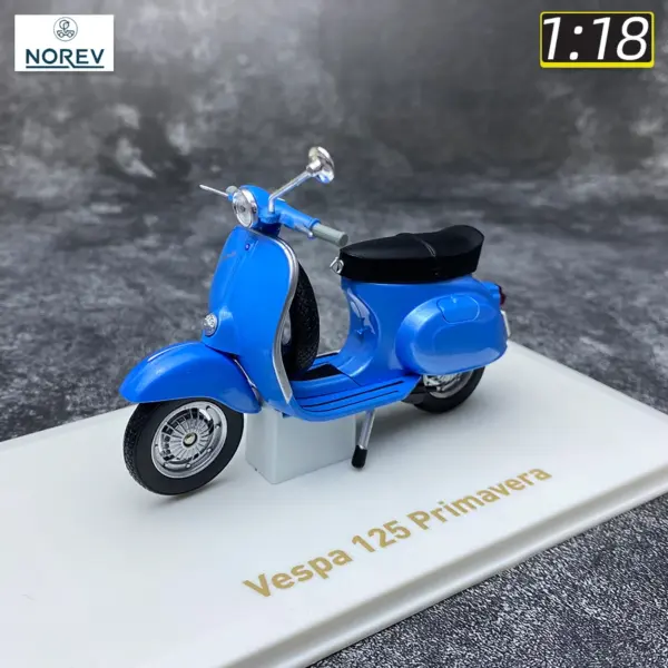 NOREV 1/18 Vespa Primavera Motorcycle Model - Image 7