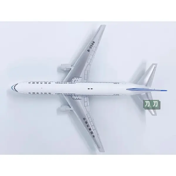 Diecast China Southern Airlines B767-300ER Model 1/400 - Image 5