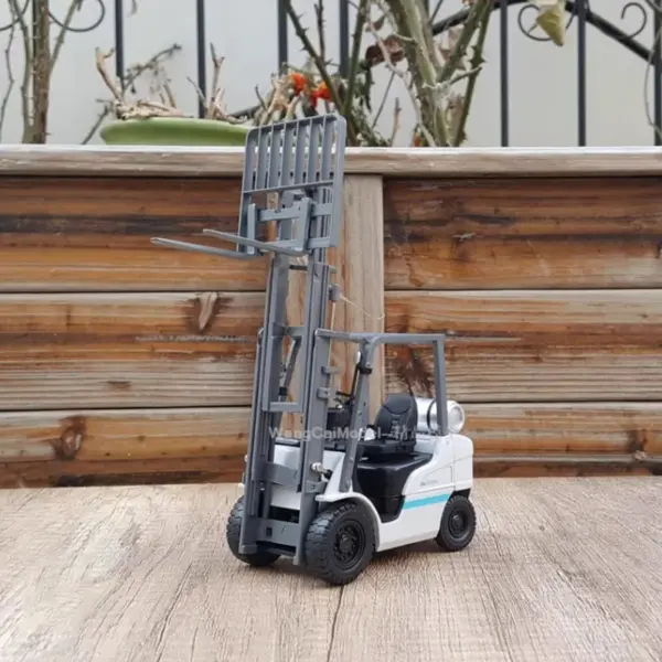 DM Diecast 1:25 Forklift Stacker Mechanical Model - Image 3