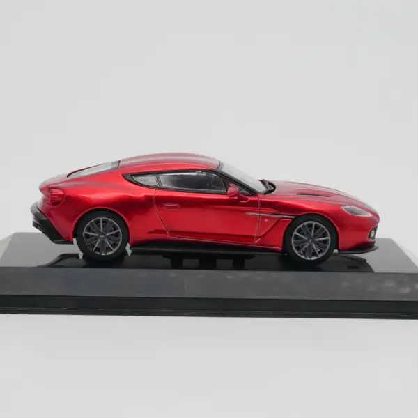 IXO 1:43 Aston Martin V12 Vanquish Zagato Diecast Model - Image 3