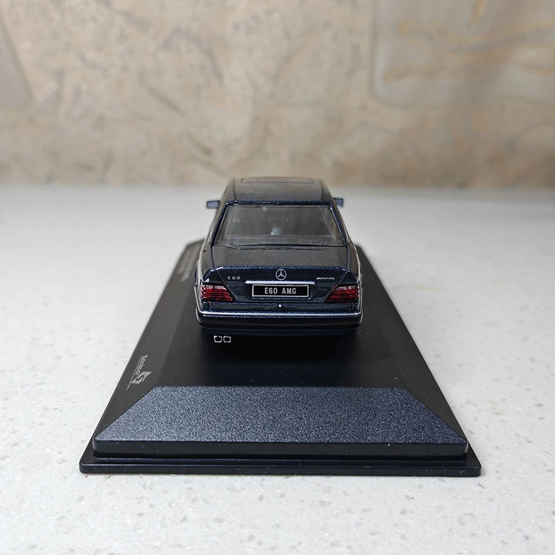 SOLIDO 1/43 Benz E60 W124 E500 Diecast Car Model 5 SOLIDO 1/43 Benz E60 W124 E500 Diecast Car Model - Image 5