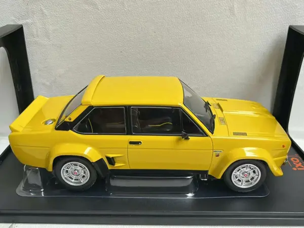 IXO 1:18 Scale Fiat 131 1980 Alloy Car Model - Image 4