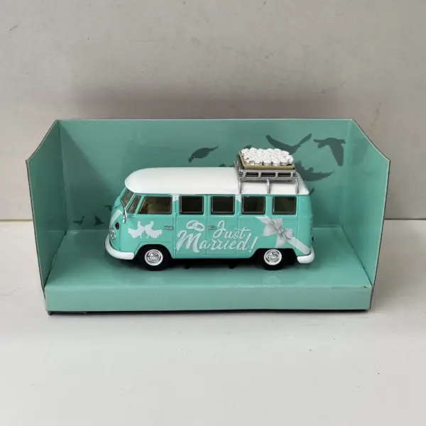 Diecast 1:43 T1 Bus Scale Model by WELLY - Image 2