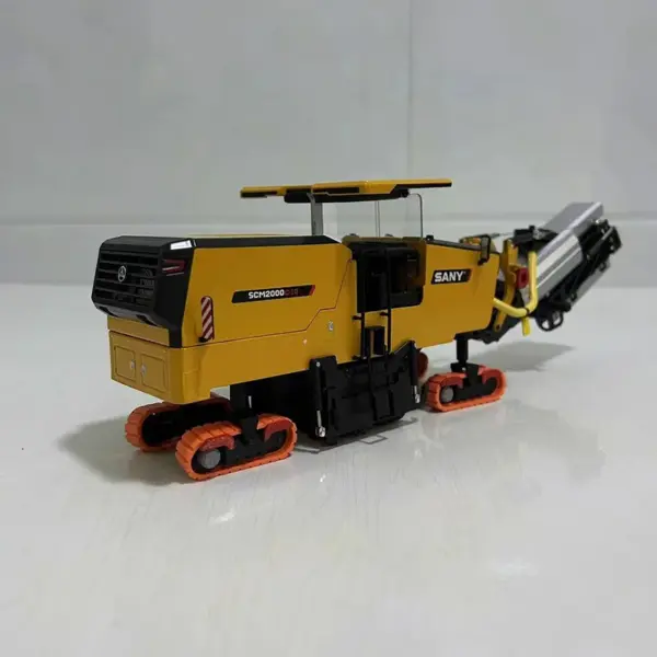 1:35 SANY SCM2000-C10 Road Paver Model Ornament - Image 3