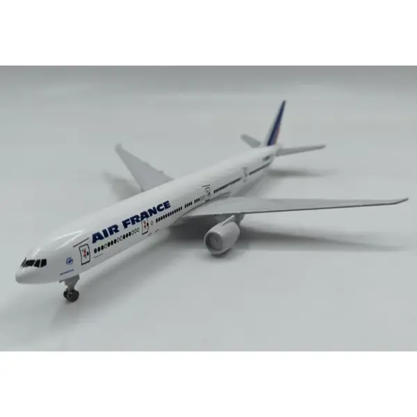 Diecast Air France B777-300ER Model 1/400 - Image 5