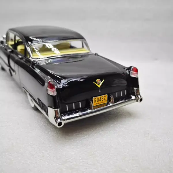 1955 Cadillac Fleetwood Diecast Model 1:18 - Image 3