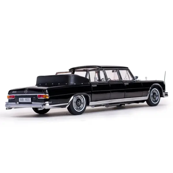 SunStar 1:18 Scale 1966 Pullman Alloy Classic Car Model - Image 4