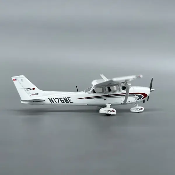 Cessna 172L Diecast Model N926MN 1/72 Scale - Image 4