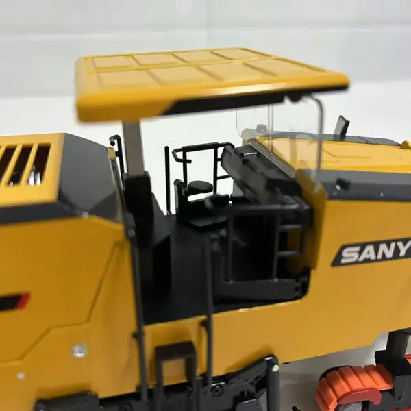1:35 SANY SCM2000-C10 Road Paver Model Ornament - Image 5